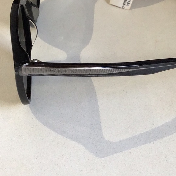 100% Authentic BALENCIAGA Textured Frame Classic Sunglasses - Picture 6 of 7